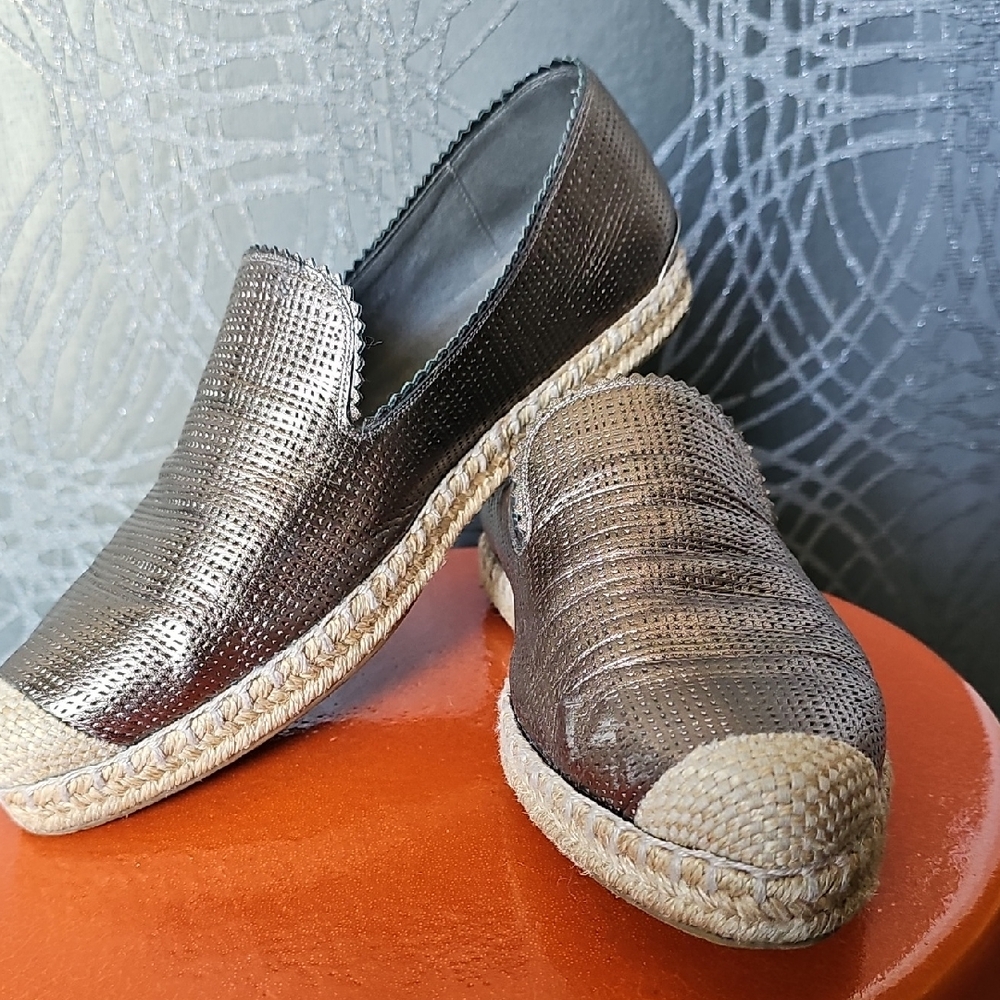Stuart Weitzman Bronze Slip-On Espadrilles. 8M